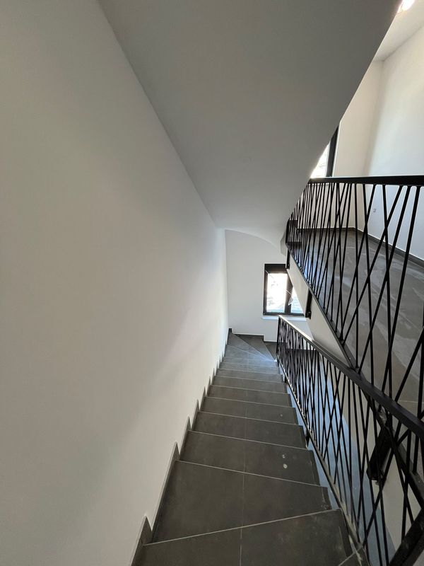 Stubište s kovanom ogradom